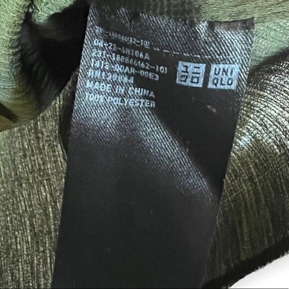 Uniqlo Short Sleeve Flowey Crewneck Top - Picture 5 of 7